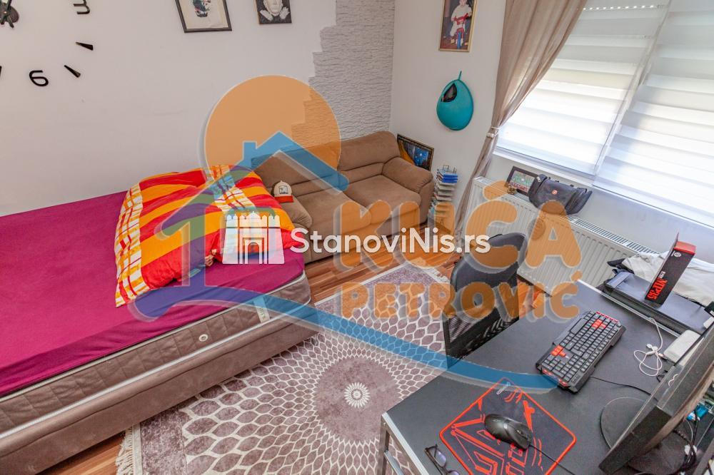 Slika 10 - Stan u zgradi, uknjižen, etažno grejanje, oglas ID p-04497