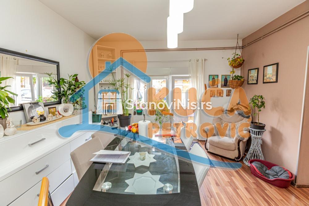 Slika 5 - Stan u zgradi, uknjižen, etažno grejanje, oglas ID p-04497