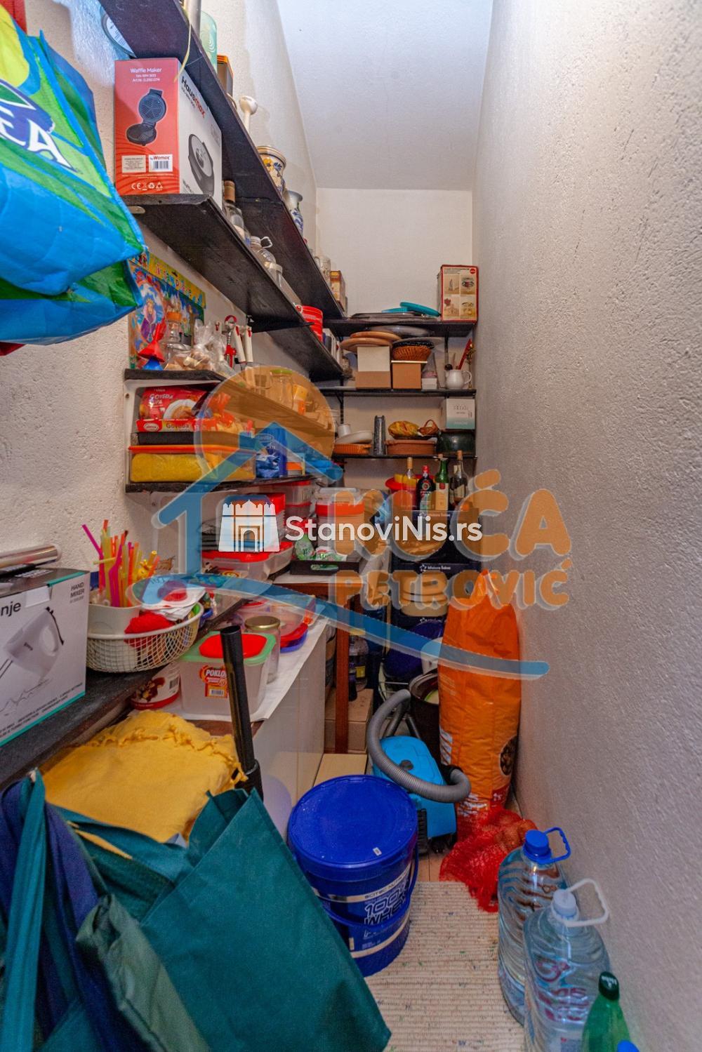 Slika 1 - Stan u zgradi, etažno grejanje, oglas ID p-04352