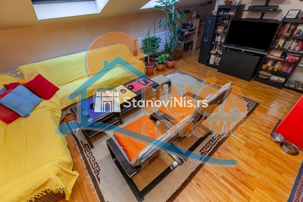 Glavna slika -Stan u zgradi, etažno grejanje, oglas ID p-04352