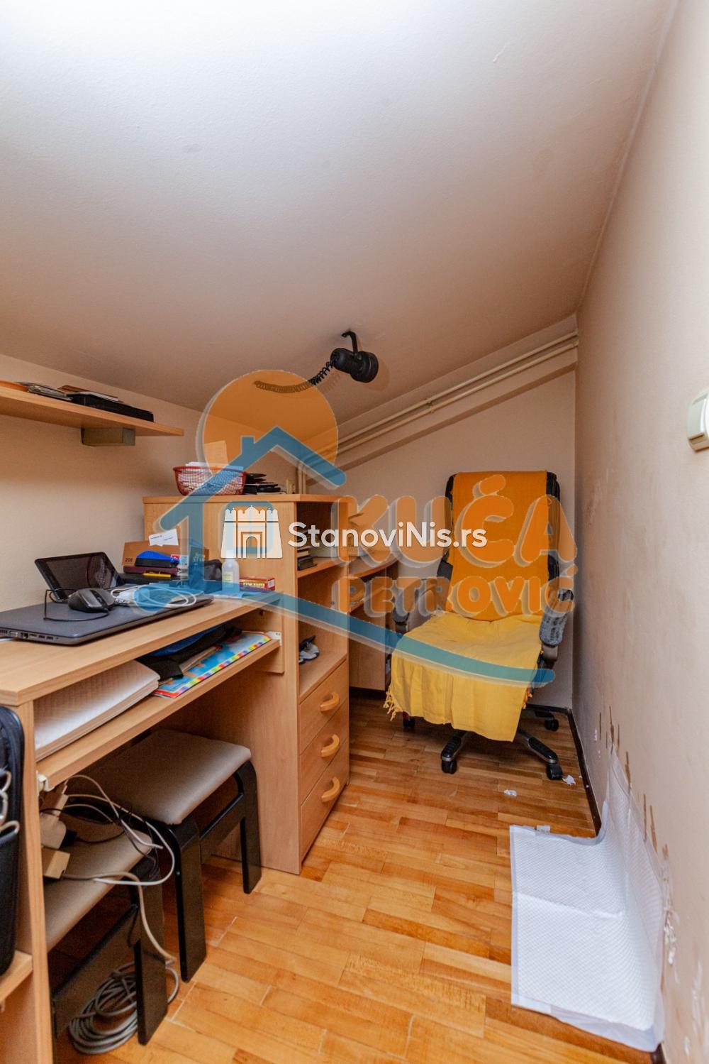 Slika 5 - Stan u zgradi, etažno grejanje, oglas ID p-04352