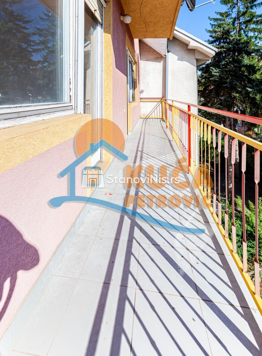 Slika 6 - Stan u zgradi, uknjižen, grejanje na struju, oglas ID p-04007