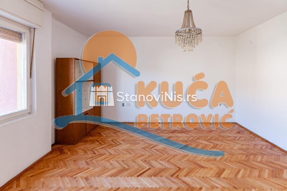 Slika 2 - Stan u zgradi, uknjižen, grejanje na struju, oglas ID p-04007