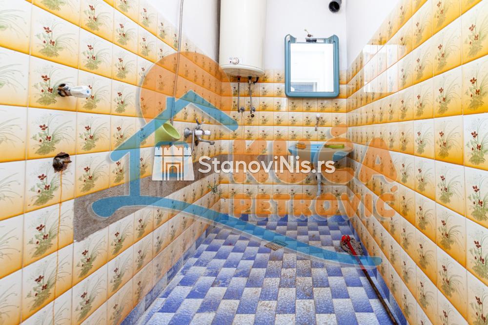 Slika 9 - Stan u zgradi, uknjižen, grejanje na struju, oglas ID p-04007