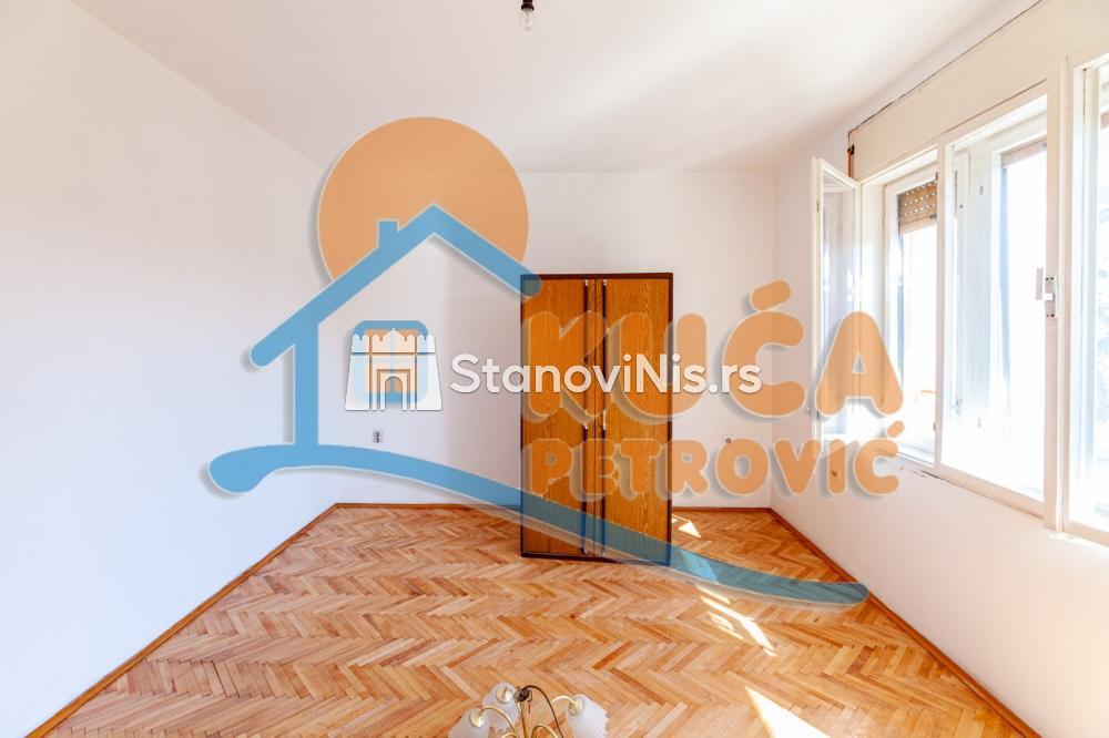 Slika 7 - Stan u zgradi, uknjižen, grejanje na struju, oglas ID p-04007