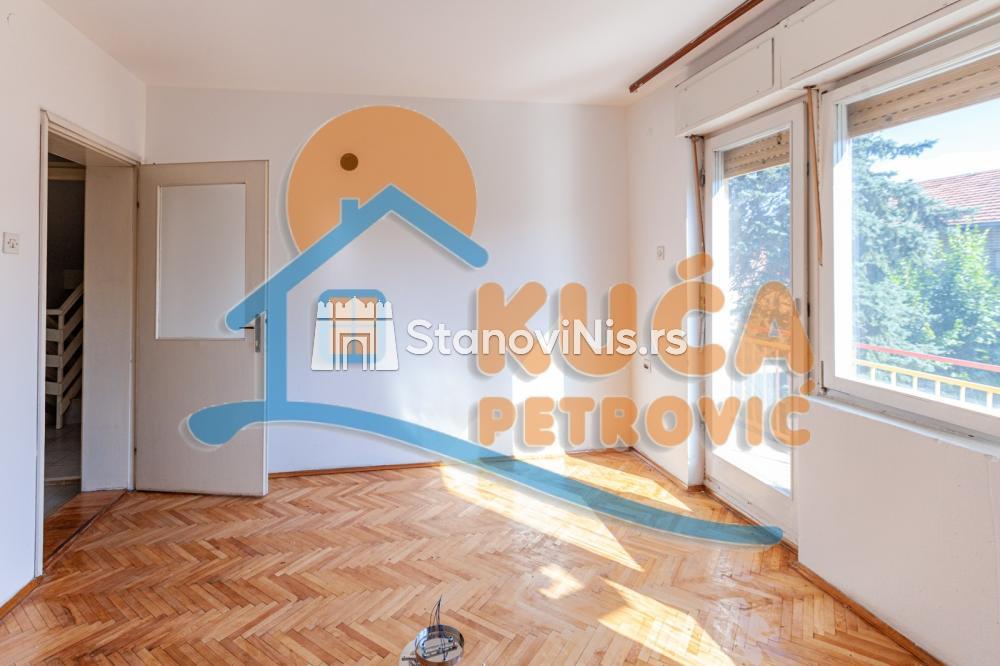 Slika 8 - Stan u zgradi, uknjižen, grejanje na struju, oglas ID p-04007