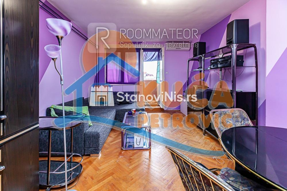 Glavna slika -Stan u zgradi, uknjižen, centralno grejanje, oglas ID p-010497