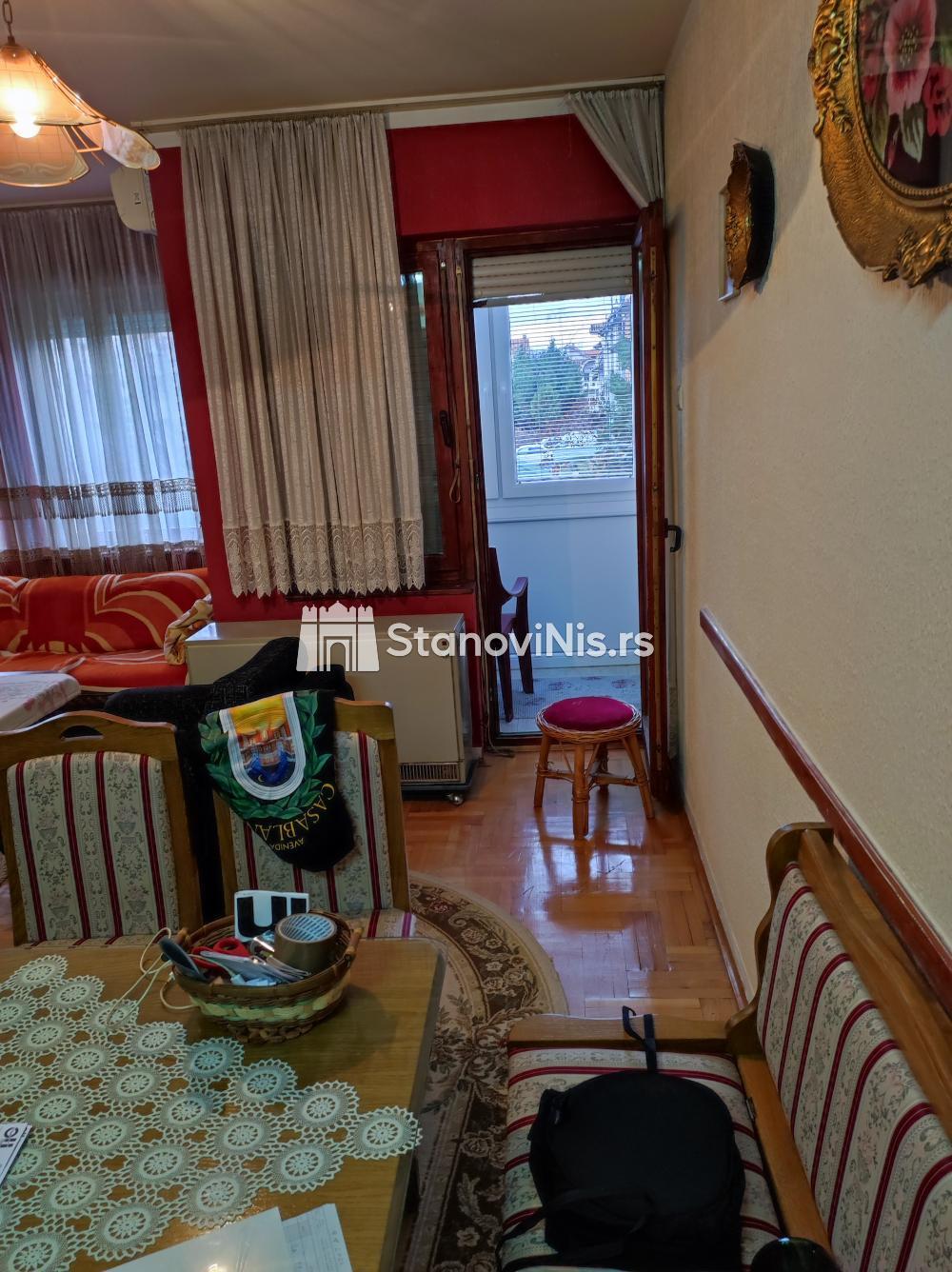 Slika 6 - Prodaja trosobnog stana, Donjovrezinska  Niš, terasa