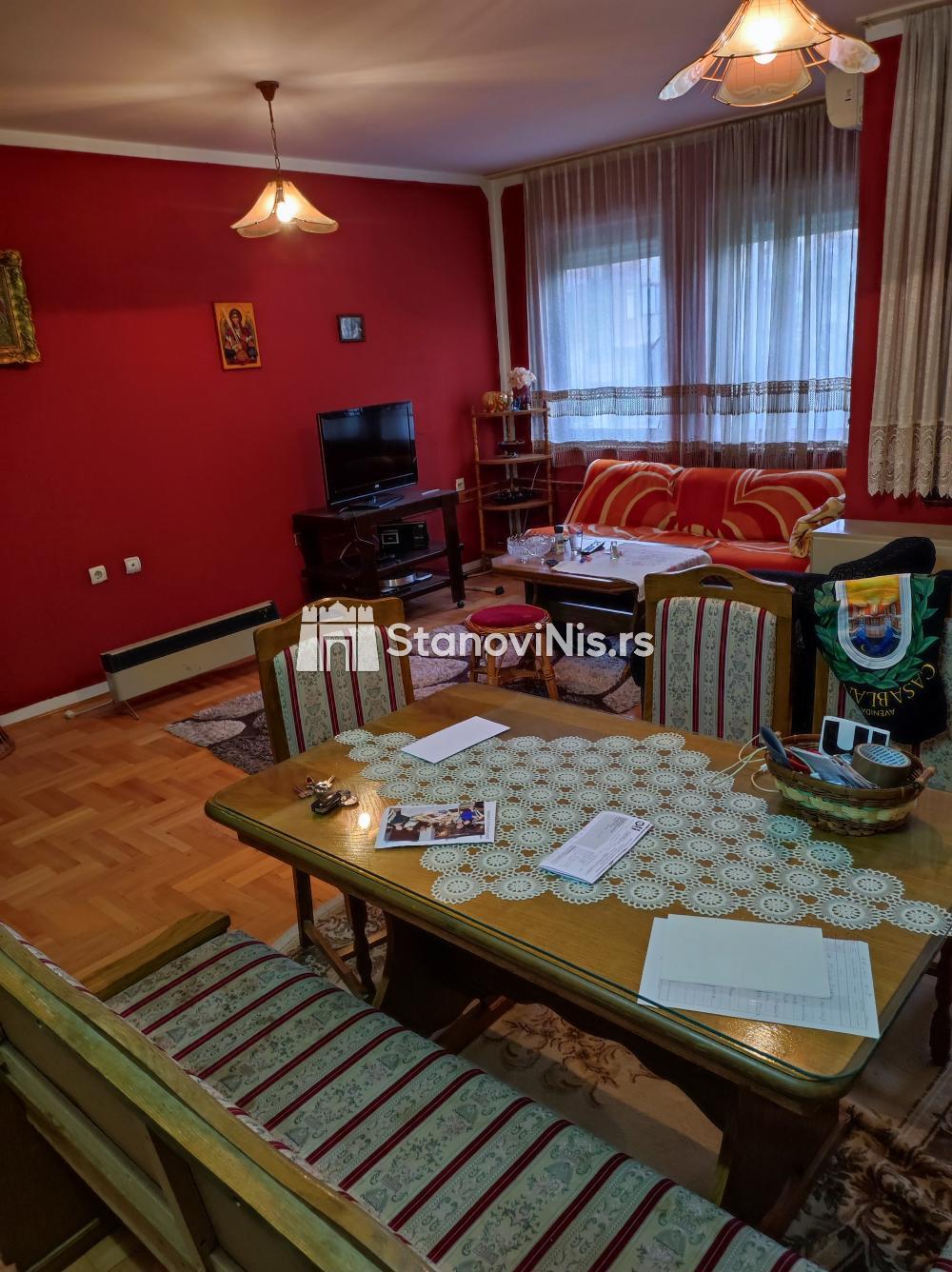 Slika 5 - Prodaja trosobnog stana, Donjovrezinska  Niš, terasa