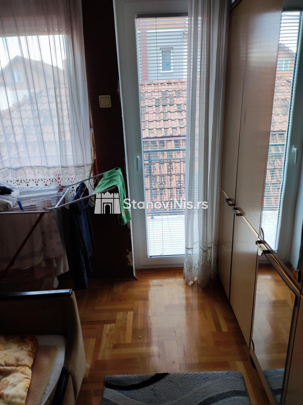 Slika 9 - Prodaja trosobnog stana, Donjovrezinska  Niš, terasa