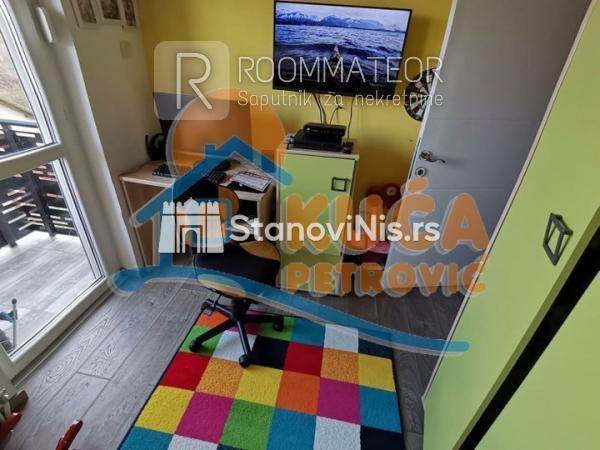 Slika 3 - Stan u zgradi, novogradnja, uknjižen, etažno grejanje, oglas ID p-010737