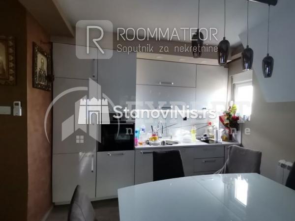 Slika 2 - Stan u zgradi, novogradnja, uknjižen, etažno grejanje, oglas ID p-010737