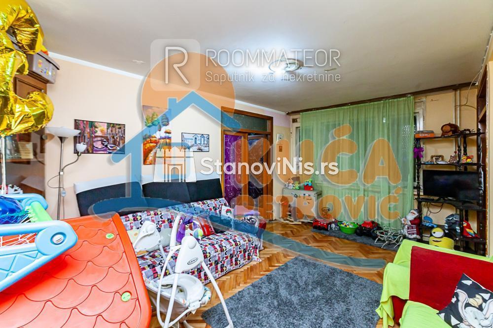 Glavna slika -Stan u zgradi, uknjižen, centralno grejanje, oglas ID p-010779