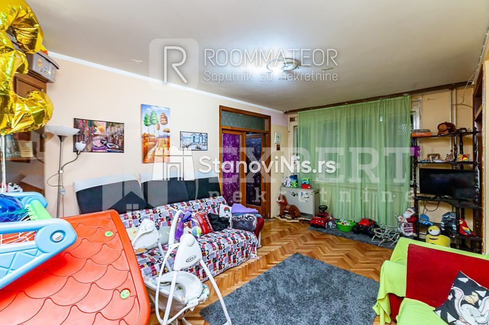 Glavna slika -Stan u zgradi, uknjižen, centralno grejanje, oglas ID p-010779