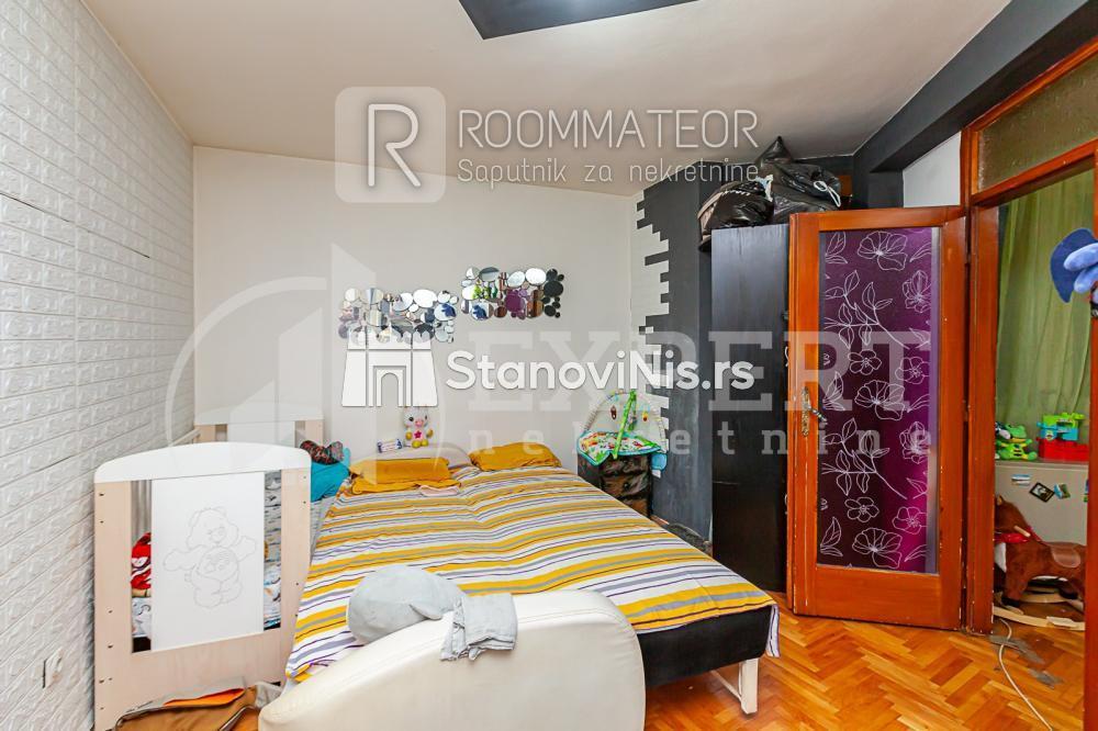 Slika 3 - Stan u zgradi, uknjižen, centralno grejanje, oglas ID p-010779