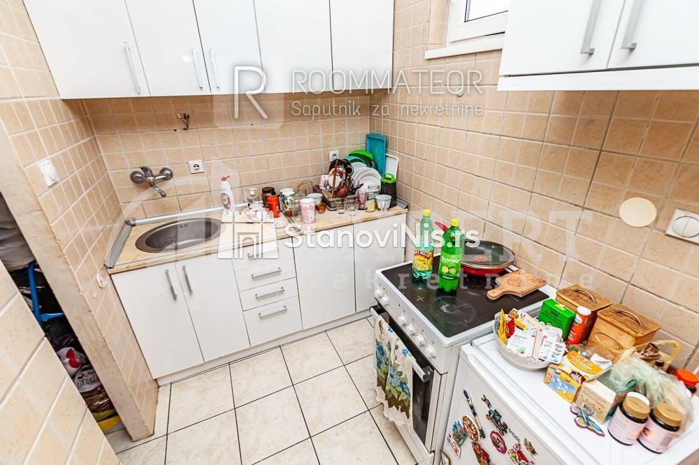 Slika 8 - Stan u zgradi, uknjižen, centralno grejanje, oglas ID p-010976