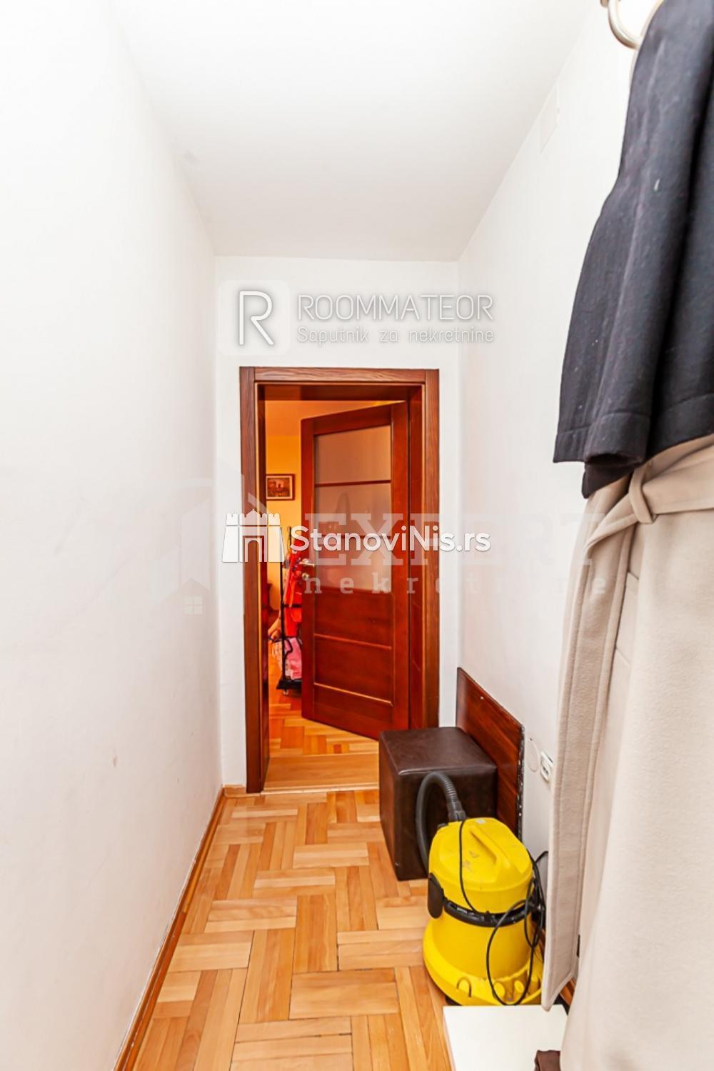 Slika 10 - Stan u zgradi, uknjižen, centralno grejanje, oglas ID p-010976