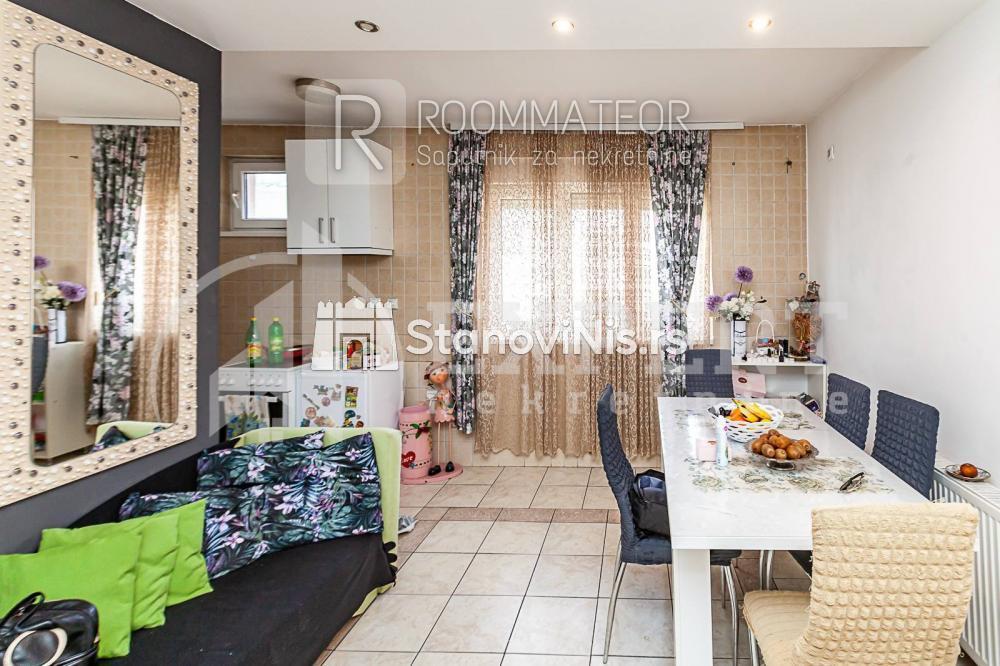 Slika 1 - Stan u zgradi, uknjižen, centralno grejanje, oglas ID p-010976