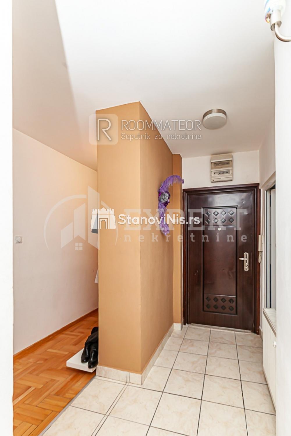 Slika 5 - Stan u zgradi, uknjižen, centralno grejanje, oglas ID p-010976