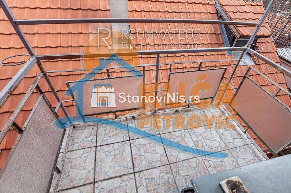 Slika 1 - Stan u zgradi, uknjižen, etažno grejanje, oglas ID p-010993