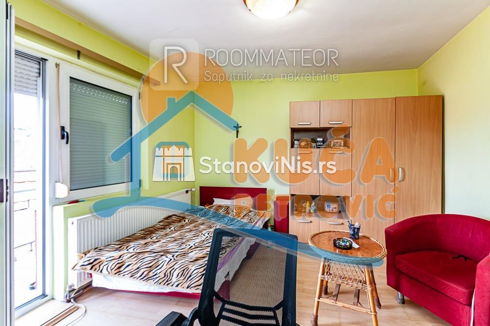 Slika 2 - Stan u zgradi, uknjižen, etažno grejanje, oglas ID p-010993