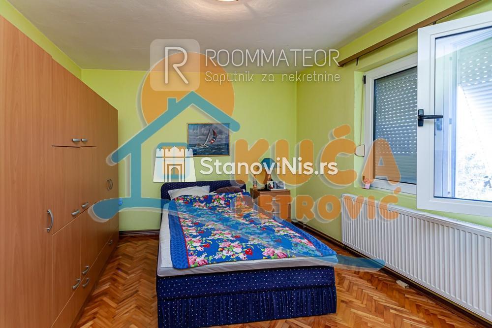 Slika 4 - Stan u zgradi, uknjižen, etažno grejanje, oglas ID p-010993