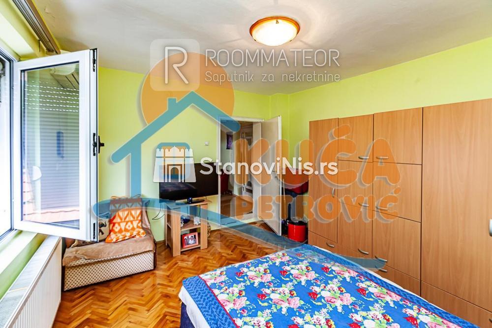 Slika 3 - Stan u zgradi, uknjižen, etažno grejanje, oglas ID p-010993