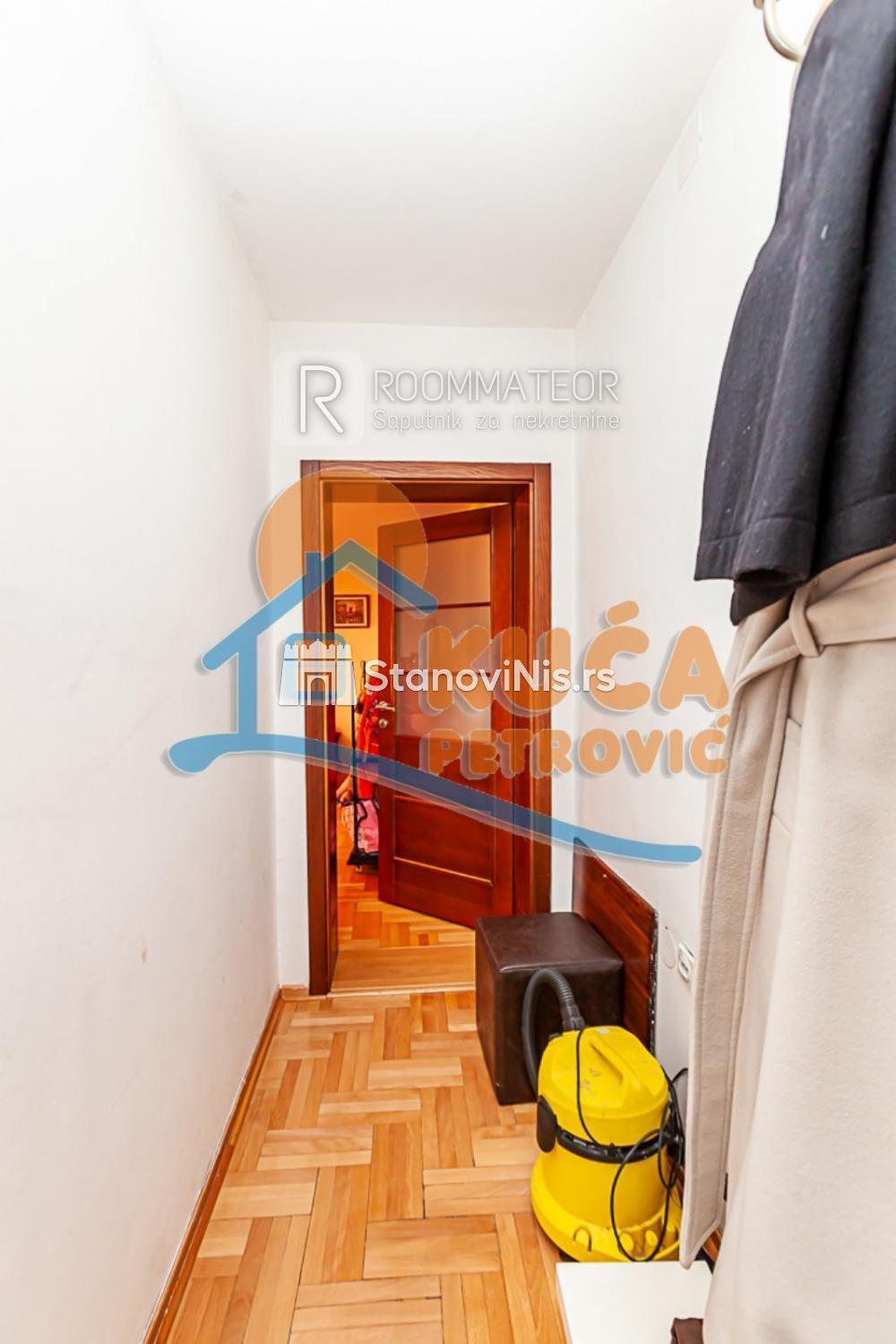 Slika 10 - Stan u zgradi, uknjižen, centralno grejanje, oglas ID p-010976