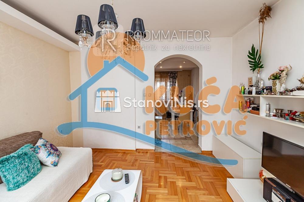 Slika 3 - Stan u zgradi, uknjižen, centralno grejanje, oglas ID p-010976