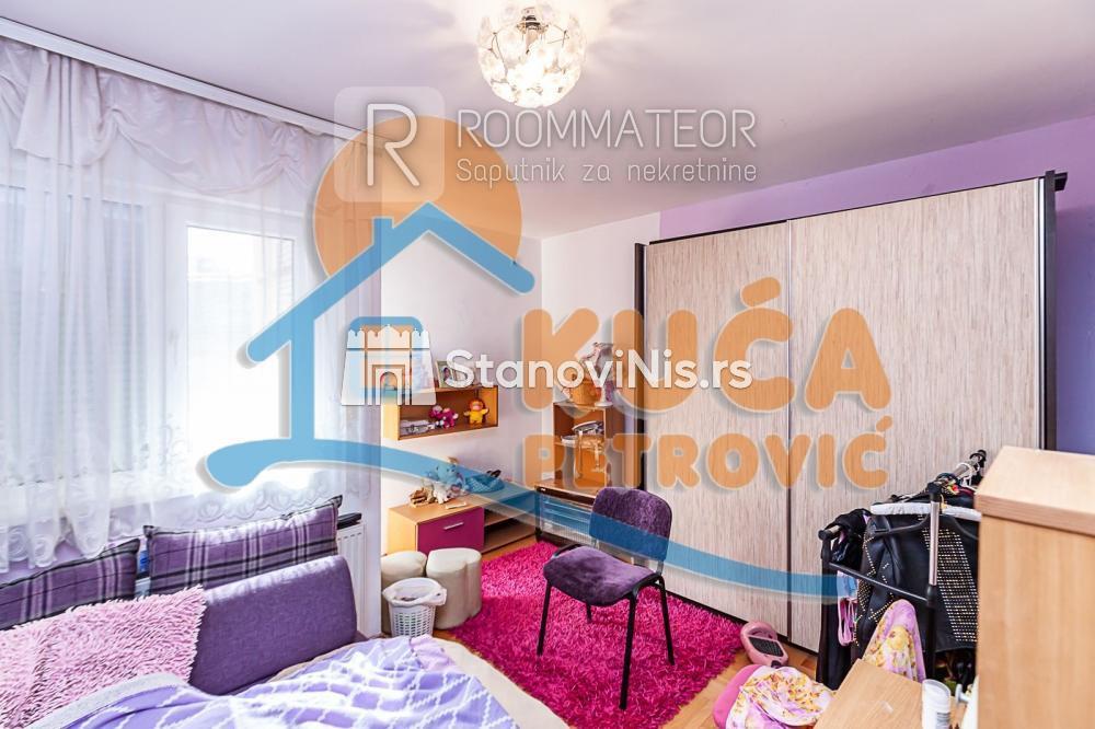 Slika 11 - Stan u zgradi, uknjižen, centralno grejanje, oglas ID p-010976