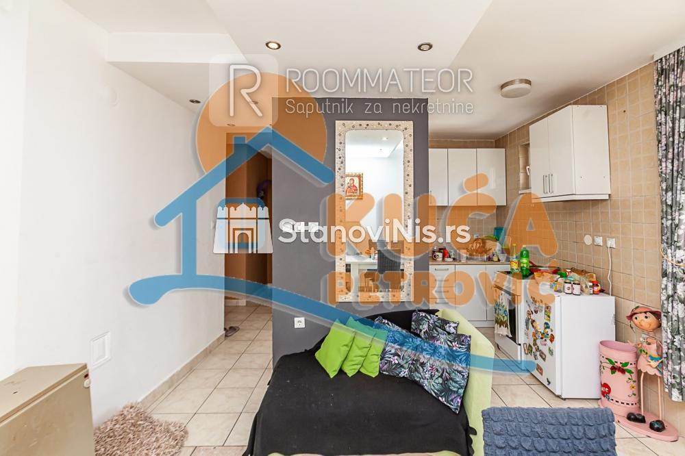 Slika 9 - Stan u zgradi, uknjižen, centralno grejanje, oglas ID p-010976