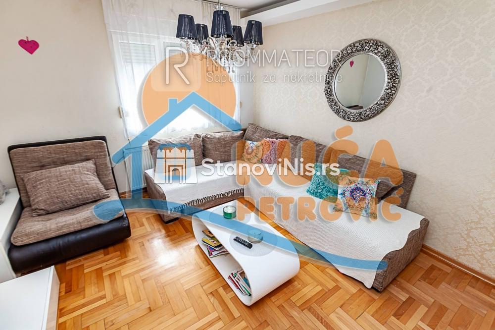 Slika 4 - Stan u zgradi, uknjižen, centralno grejanje, oglas ID p-010976