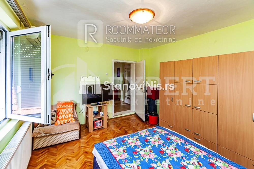 Slika 3 - Stan u zgradi, uknjižen, etažno grejanje, oglas ID p-010993