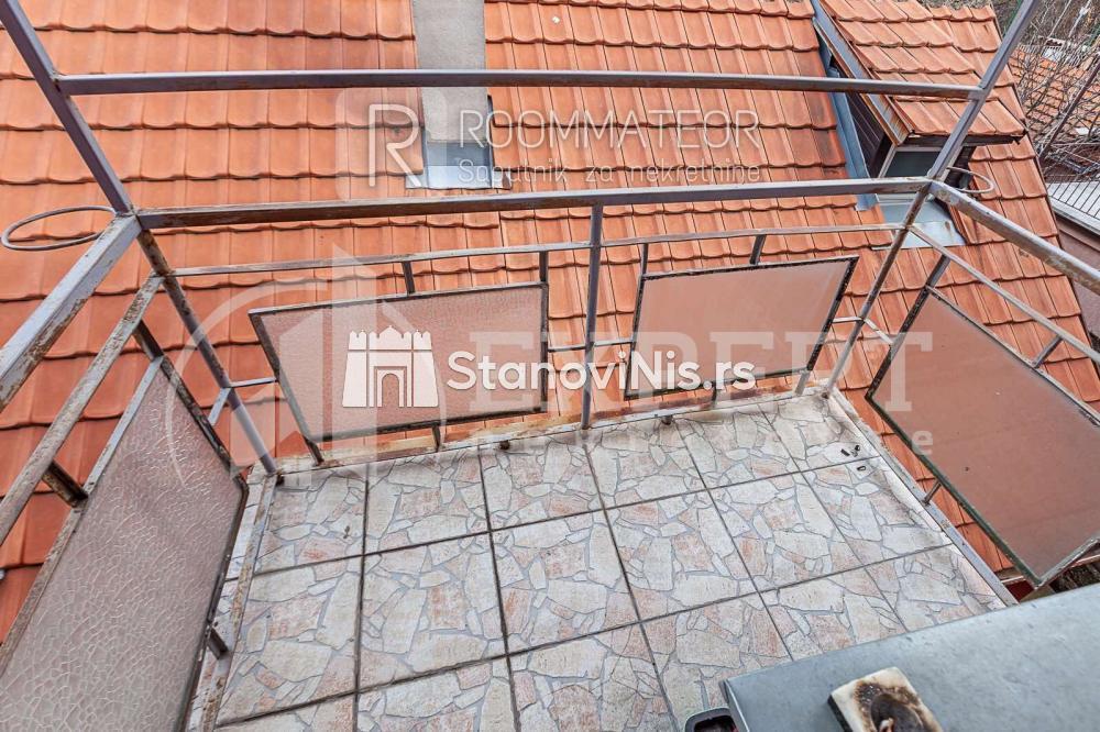 Slika 1 - Stan u zgradi, uknjižen, etažno grejanje, oglas ID p-010993