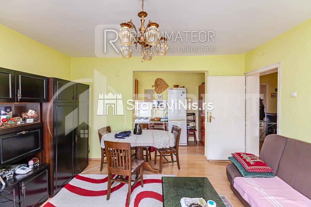 Slika 10 - Stan u zgradi, uknjižen, etažno grejanje, oglas ID p-010993