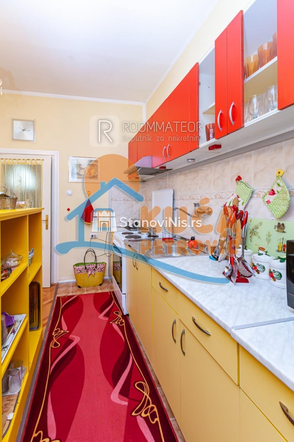 Slika 8 - Stan u zgradi, uknjižen, grejanje na struju, oglas ID p-011137