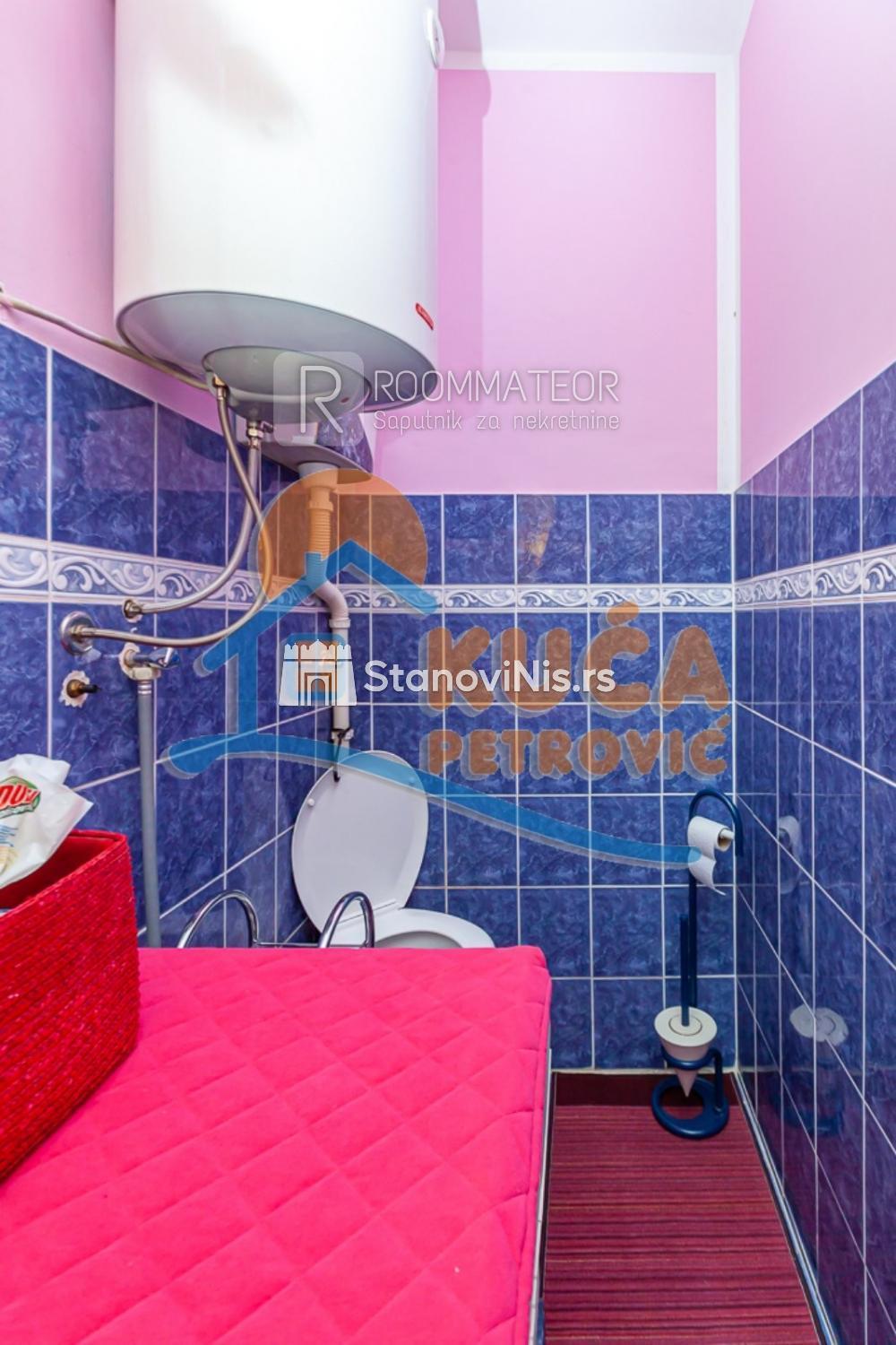 Slika 11 - Stan u zgradi, uknjižen, grejanje na struju, oglas ID p-011137