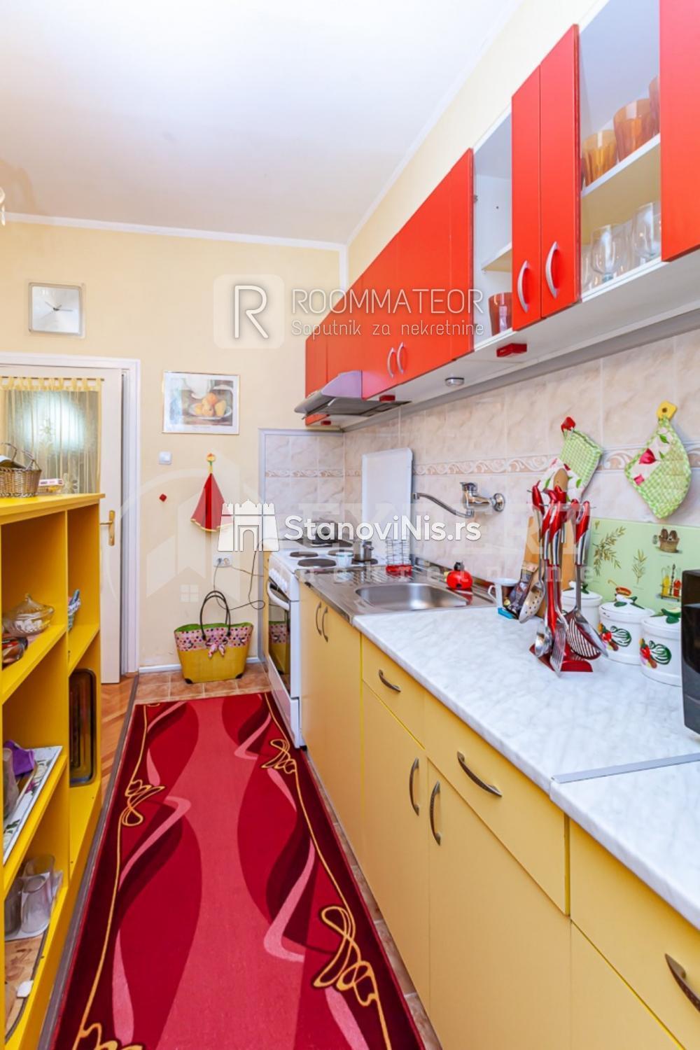 Slika 8 - Stan u zgradi, uknjižen, grejanje na struju, oglas ID p-011137