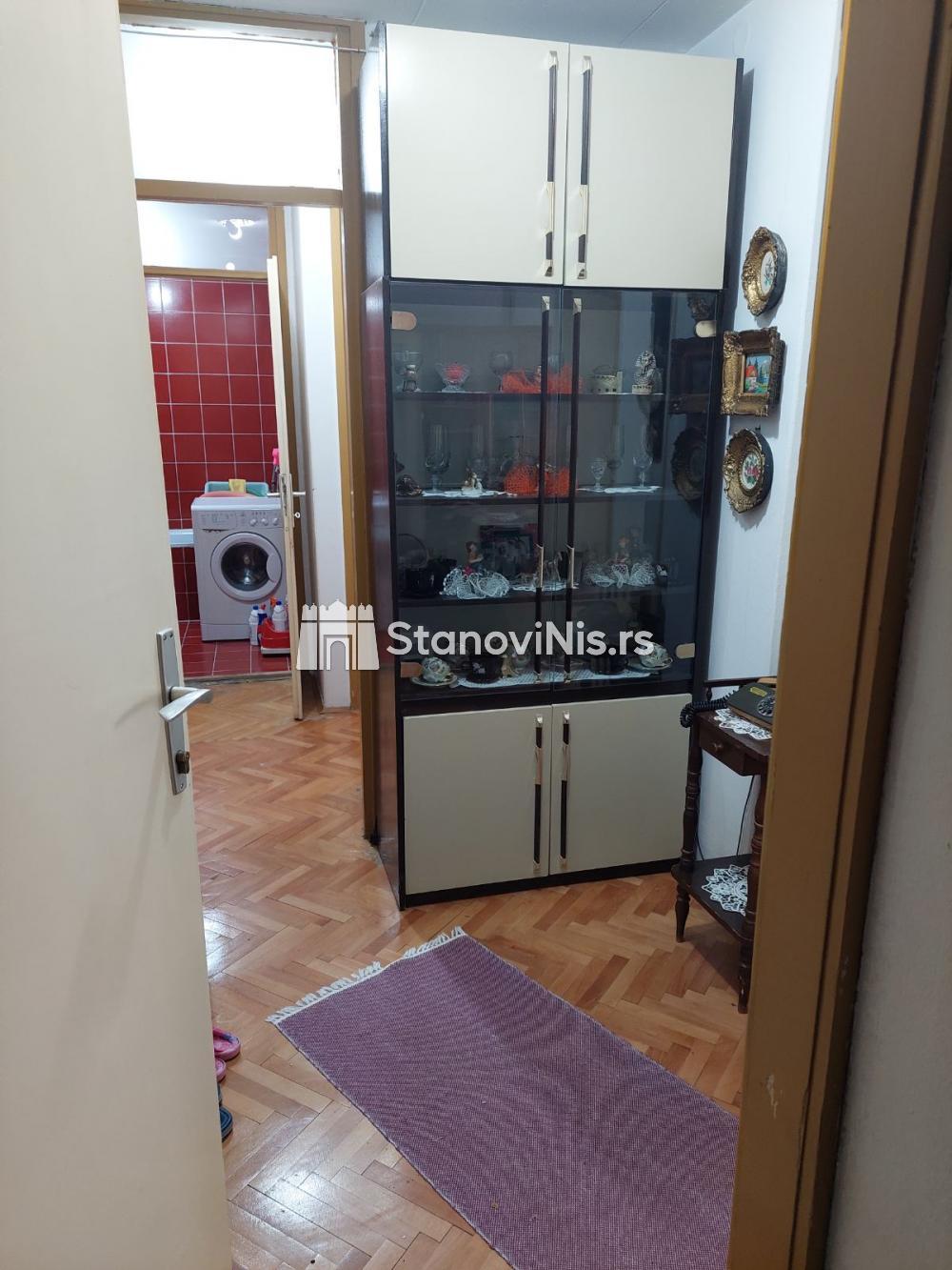 Slika 1 - Prodajemo stan na Bulevaru Nemanjića