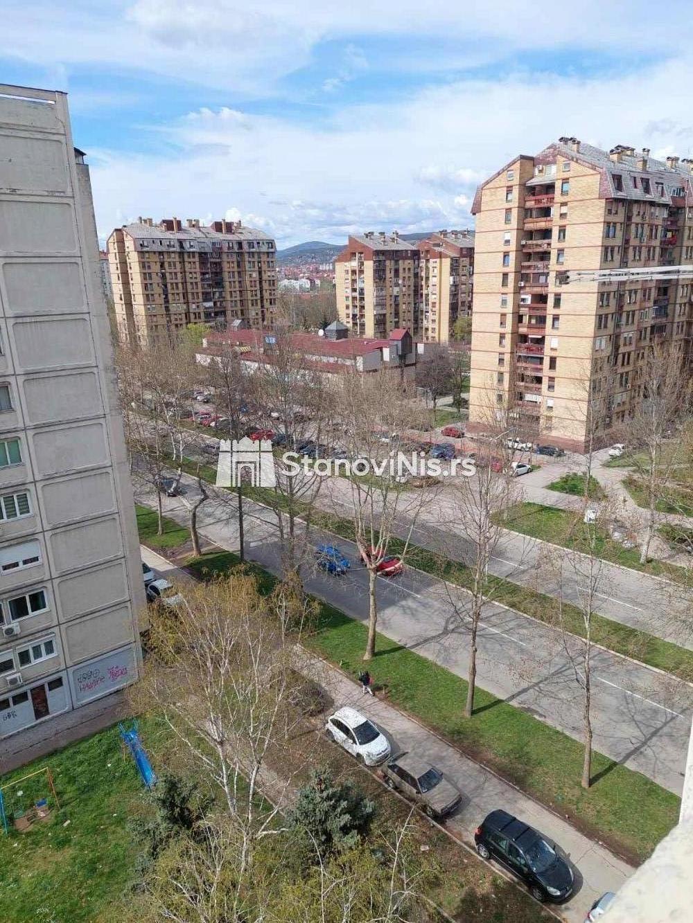 Glavna slika -Prodajemo stan na Bulevaru Nemanjića