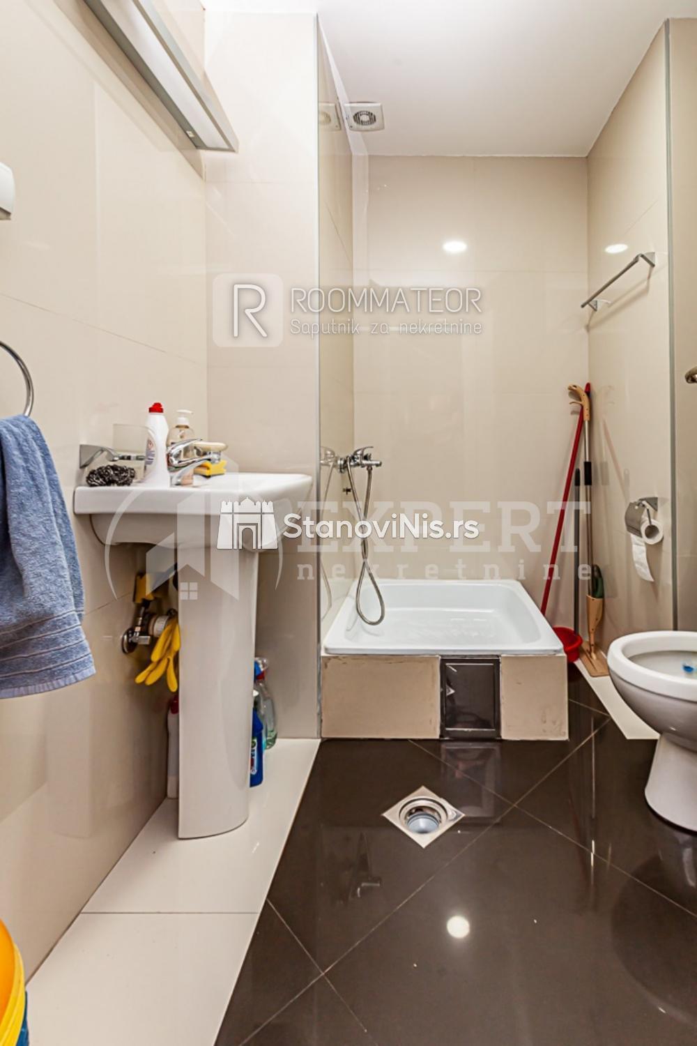 Slika 5 - Stan u zgradi, uknjižen, etažno grejanje, oglas ID p-011262