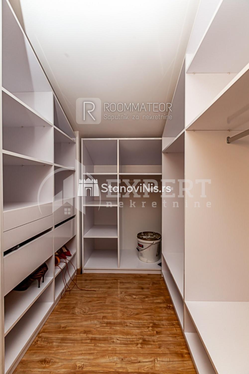 Slika 6 - Stan u zgradi, uknjižen, etažno grejanje, oglas ID p-011262