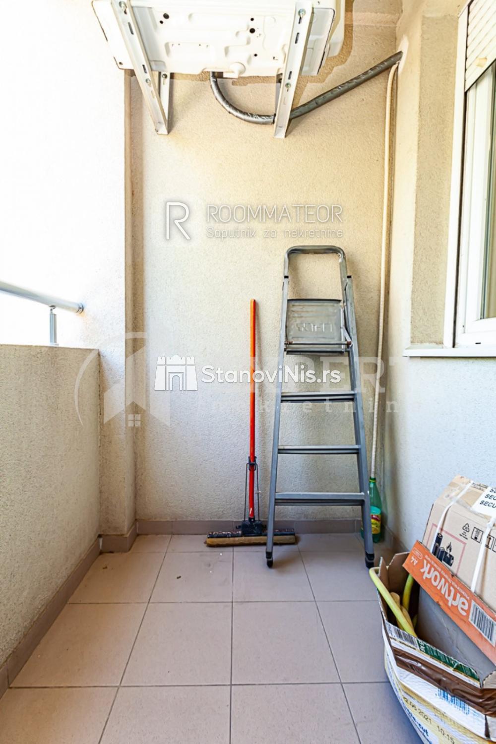 Slika 3 - Stan u zgradi, uknjižen, etažno grejanje, oglas ID p-011262