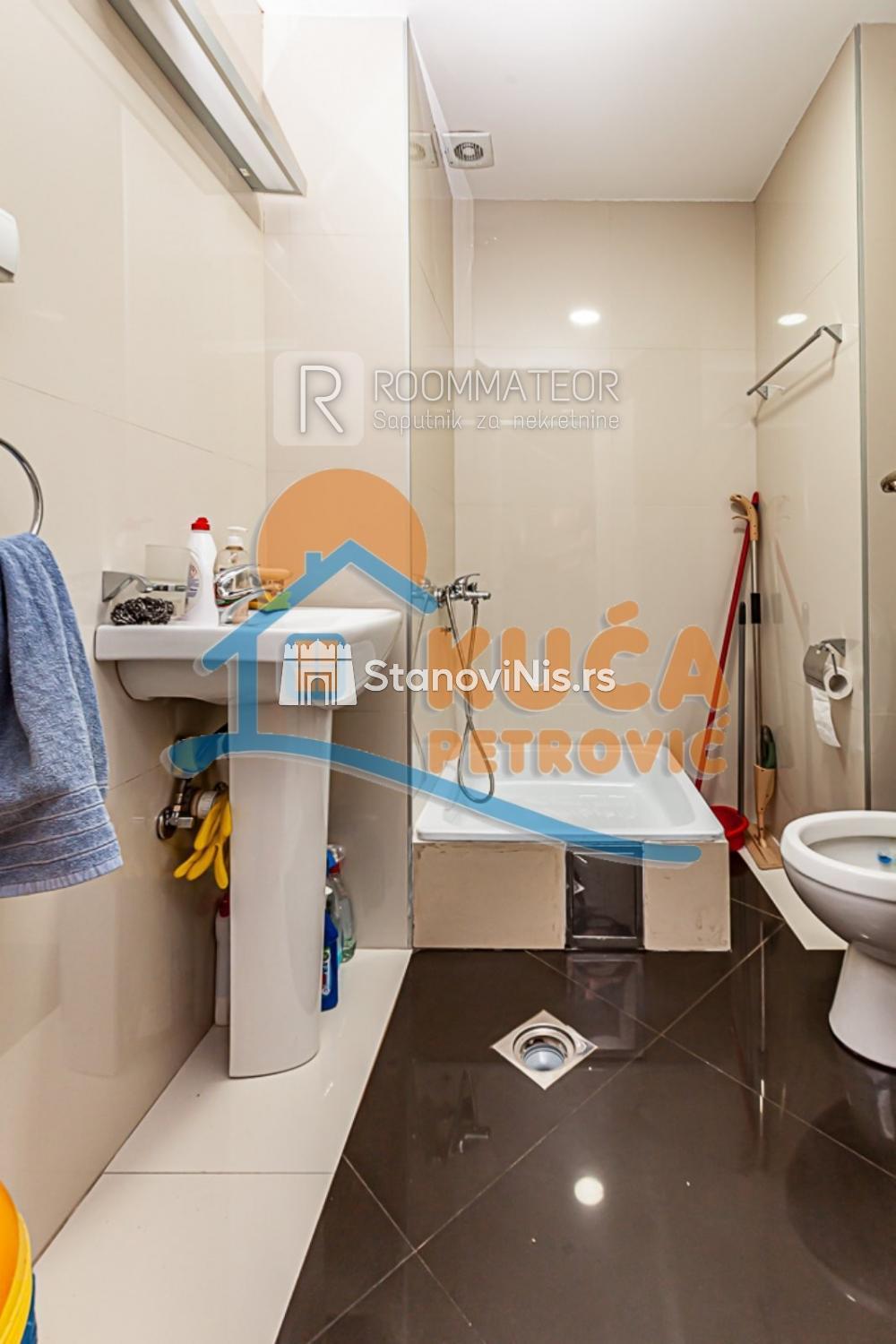 Slika 5 - Stan u zgradi, uknjižen, etažno grejanje, oglas ID p-011262