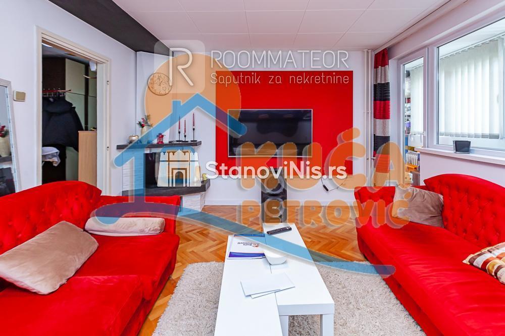 Glavna slika -Stan u zgradi, uknjižen, centralno grejanje, oglas ID p-011345