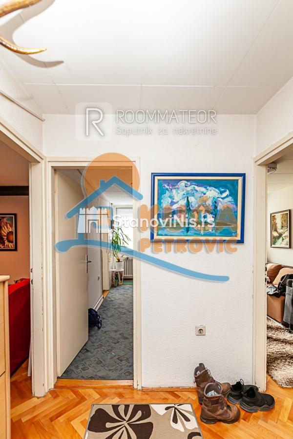 Slika 6 - Stan u zgradi, uknjižen, centralno grejanje, oglas ID p-011345