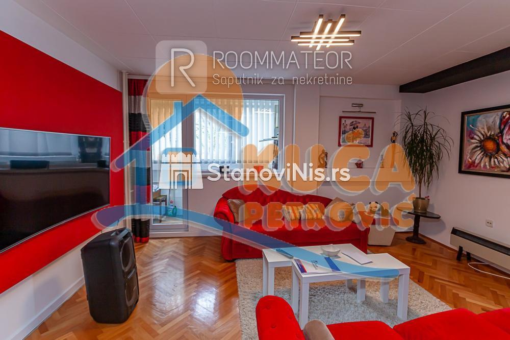 Slika 2 - Stan u zgradi, uknjižen, centralno grejanje, oglas ID p-011345