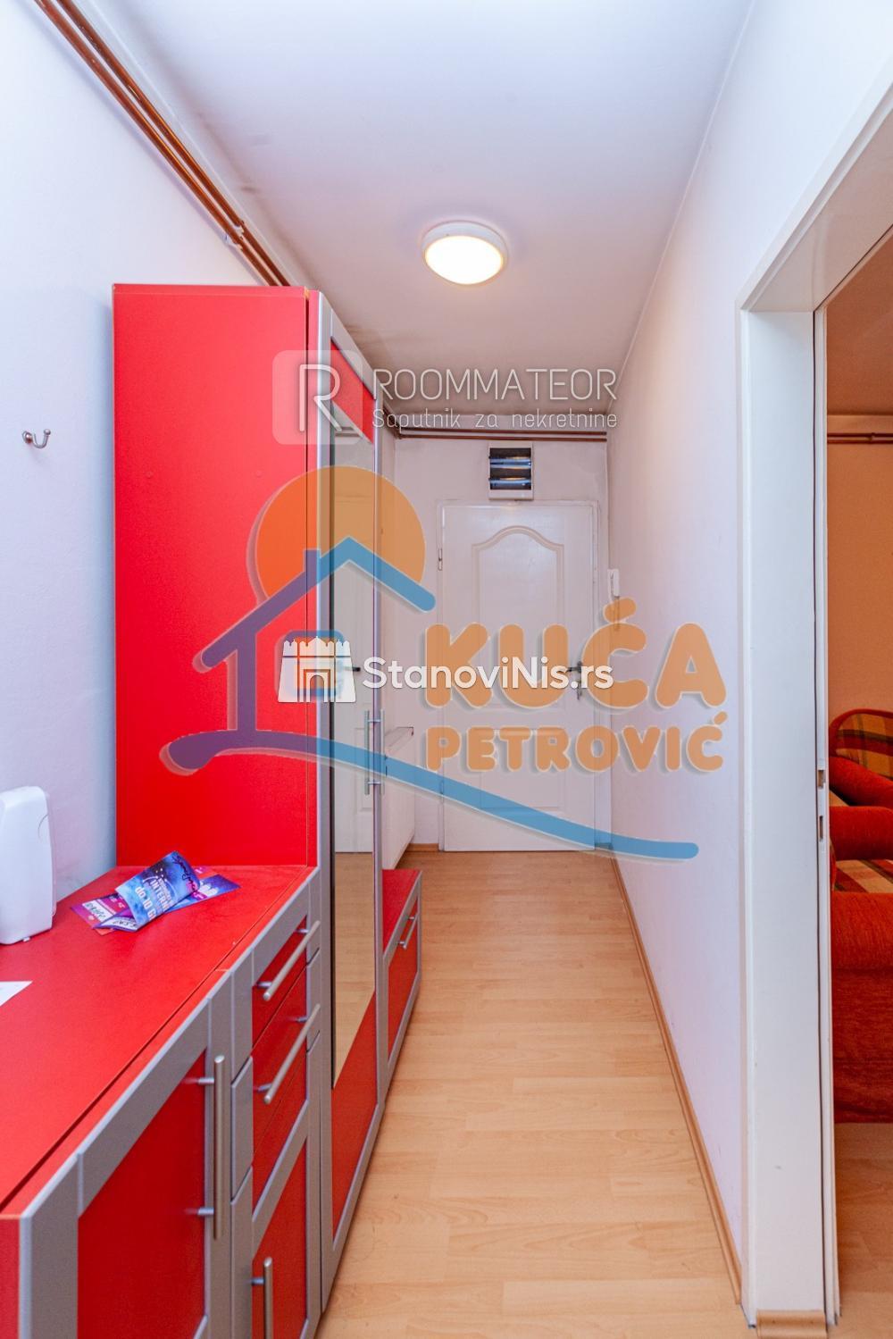 Slika 5 - Stan u zgradi, uknjižen, grejanje na struju, oglas ID p-011347