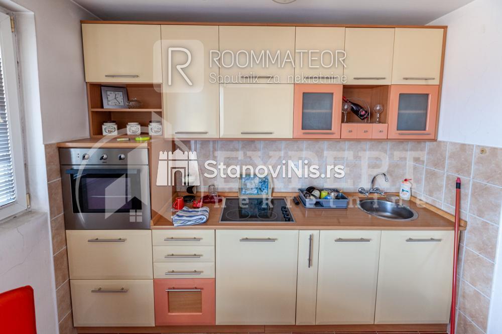 Slika 8 - Stan u zgradi, uknjižen, grejanje na struju, oglas ID p-011347
