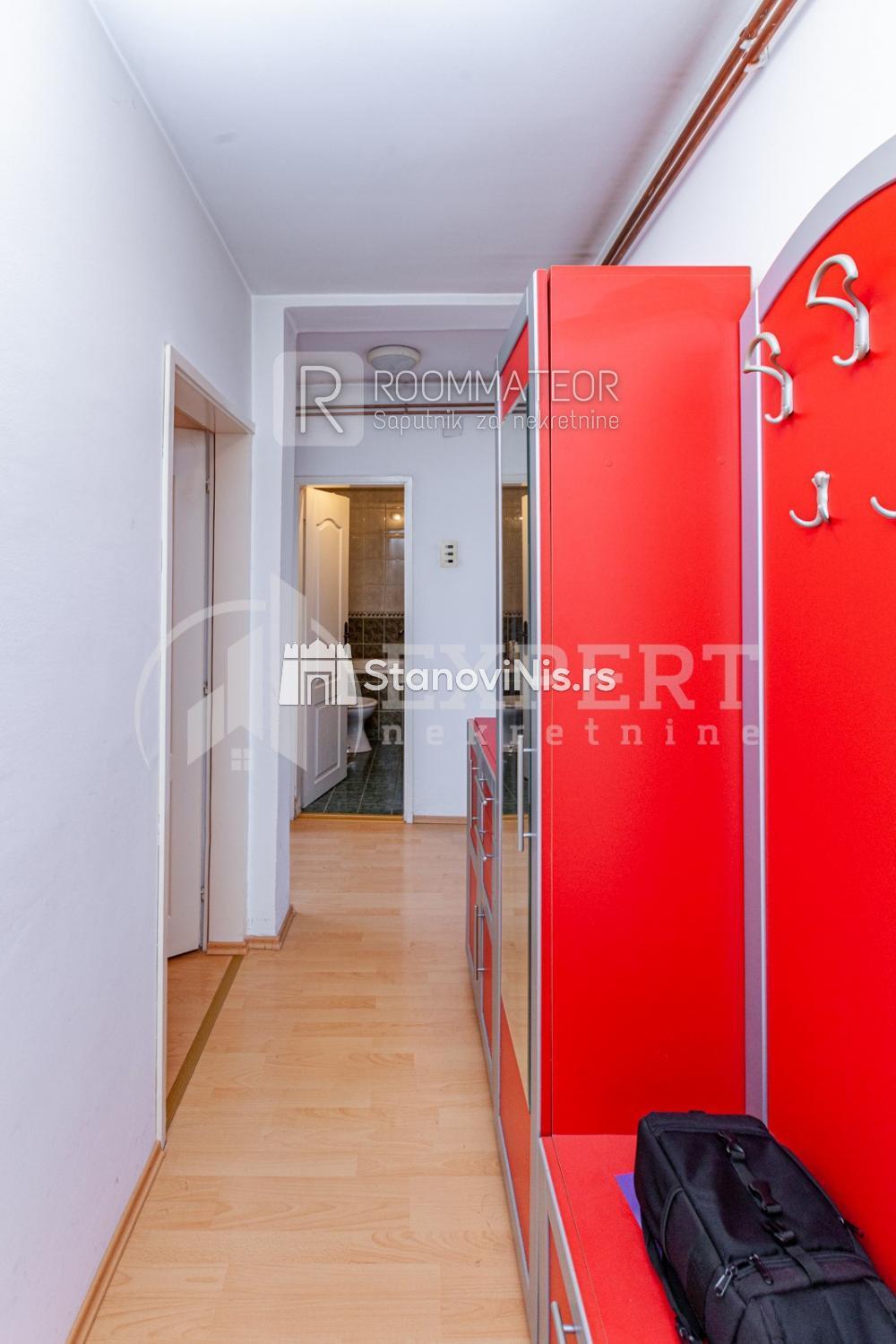 Slika 4 - Stan u zgradi, uknjižen, grejanje na struju, oglas ID p-011347